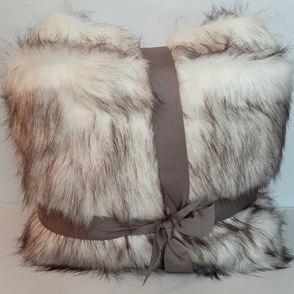 Batillo Home Faux Fur Decorative Heavy Throw Blanket 51" x 67" - Picture 6 of 8